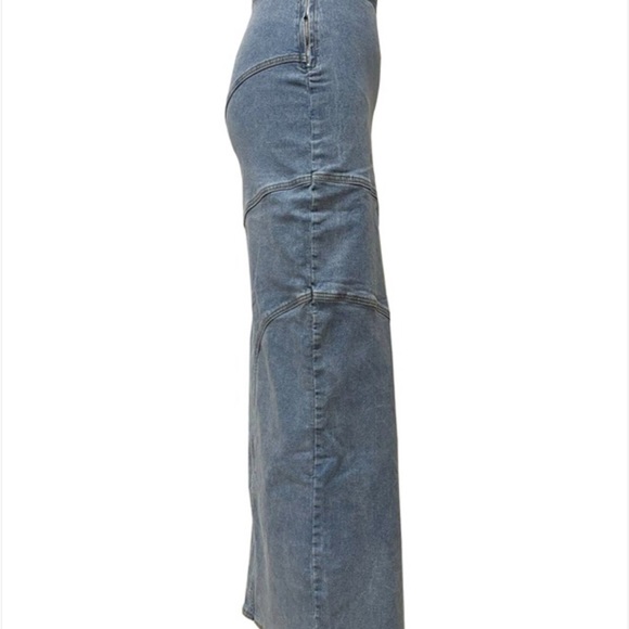 Mid Hip Slitted Denim Skirt - Picture 4 of 5